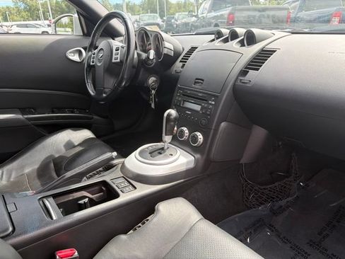 Used 2007 Nissan 350Z Touring RWD image 10
