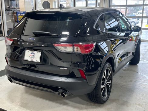 Used 2022 Ford Escape SE w/ SE Sport Appearance Package image 8