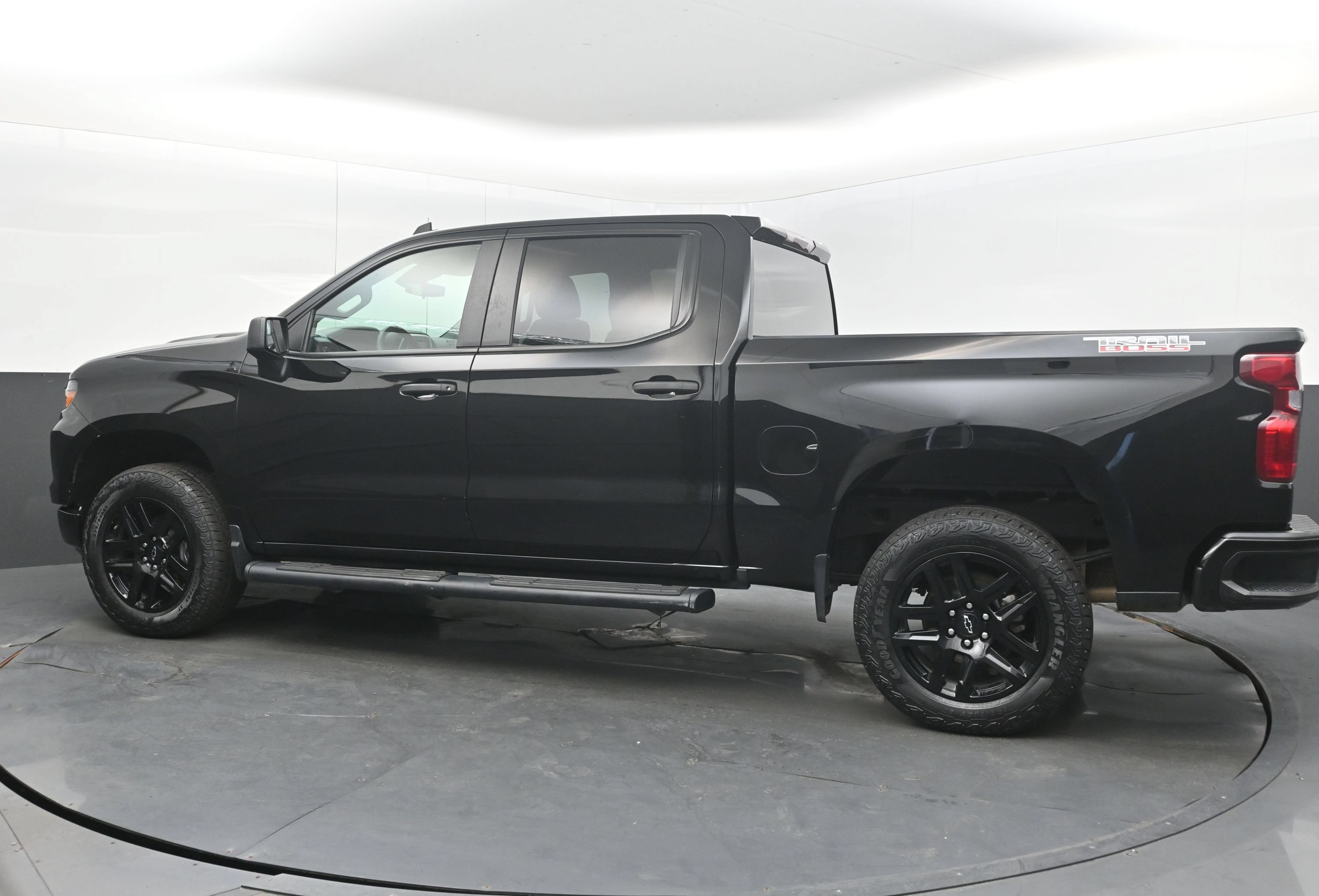 Used 2023 Chevrolet Silverado 1500 Custom Trail Boss w/ LPO, Dark Essentials Package AWD/4WD image 7