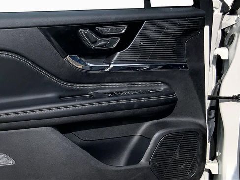 Used 2022 Lincoln Corsair AWD w/ Premium Package image 20