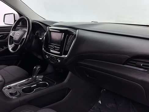 Used 2020 Chevrolet Traverse LT FWD image 36