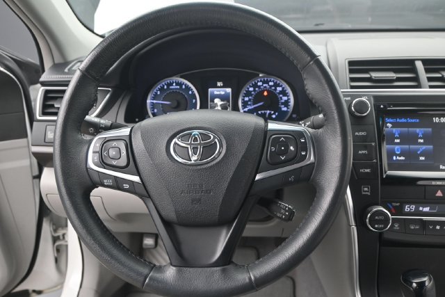 Used 2017 Toyota Camry XLE w/ Moonroof Package FWD image 5