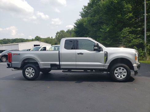 Used 2023 Ford F350 XLT AWD/4WD image 4