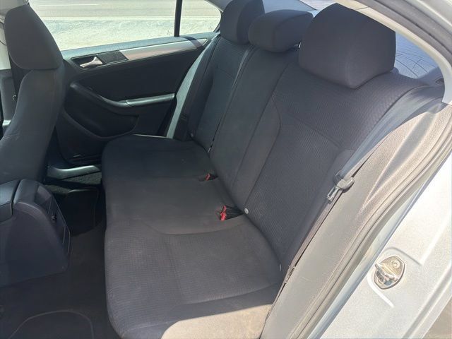 Used 2015 Volkswagen Jetta SE FWD image 12