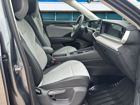 New 2026 Volkswagen Tiguan SE AWD/4WD image 11