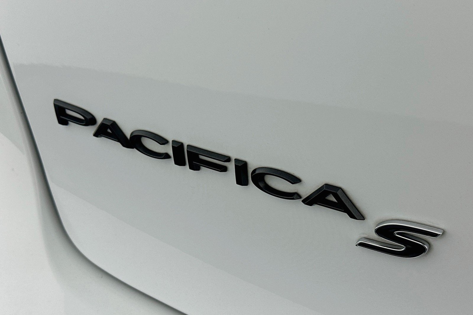 Used 2021 Chrysler Pacifica Touring-L w/ Uconnect Theater Family Group FWD image 11