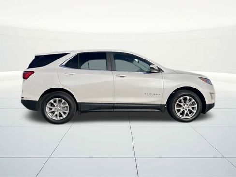 Used 2021 Chevrolet Equinox LT image 2