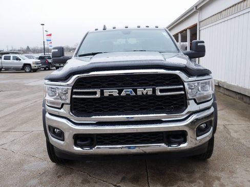 Used 2024 RAM 5500 Tradesman w/ Chrome Appearance Group AWD/4WD image 3