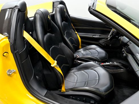 Used 2017 Ferrari 488 Spider RWD image 37