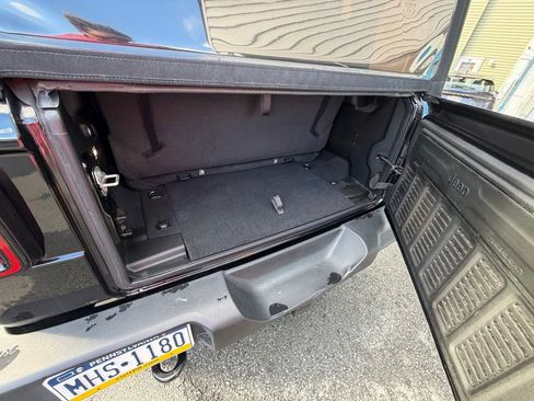 Used 2024 Jeep Wrangler Sport S image 11