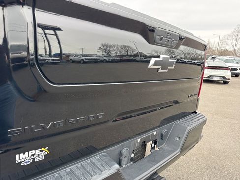 Used 2021 Chevrolet Silverado 1500 Custom Trail Boss w/ Midnight Edition image 28