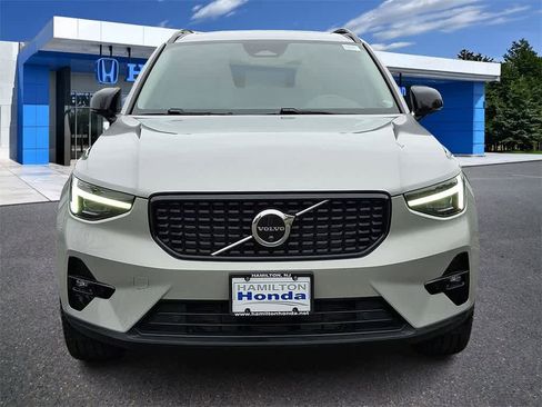 Used 2023 Volvo XC40 B5 Ultimate w/ Protection Package Premier image 28