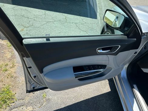 Used 2018 Acura TLX w/ Technology Package FWD image 33