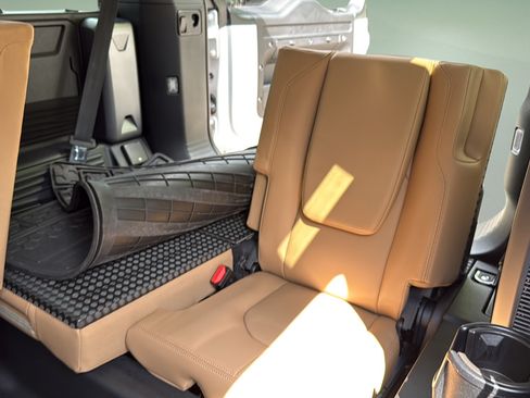 Used 2025 Land Rover Defender 110 S AWD/4WD image 17