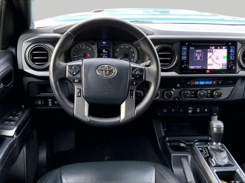 Used 2019 Toyota Tacoma TRD Sport AWD/4WD image 6