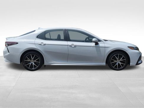 Used 2024 Toyota Camry SE FWD image 5