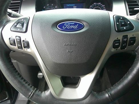 Used 2018 Ford Taurus SEL image 12