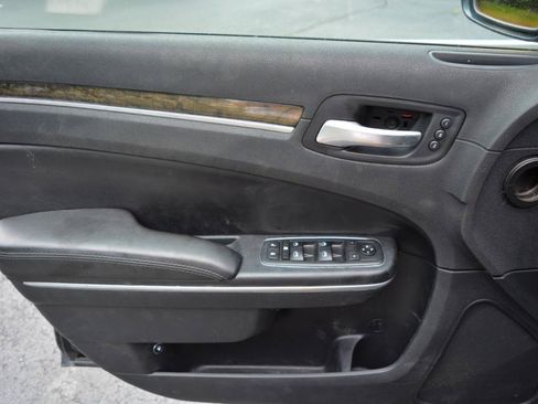 Used 2013 Chrysler 300 C RWD image 9