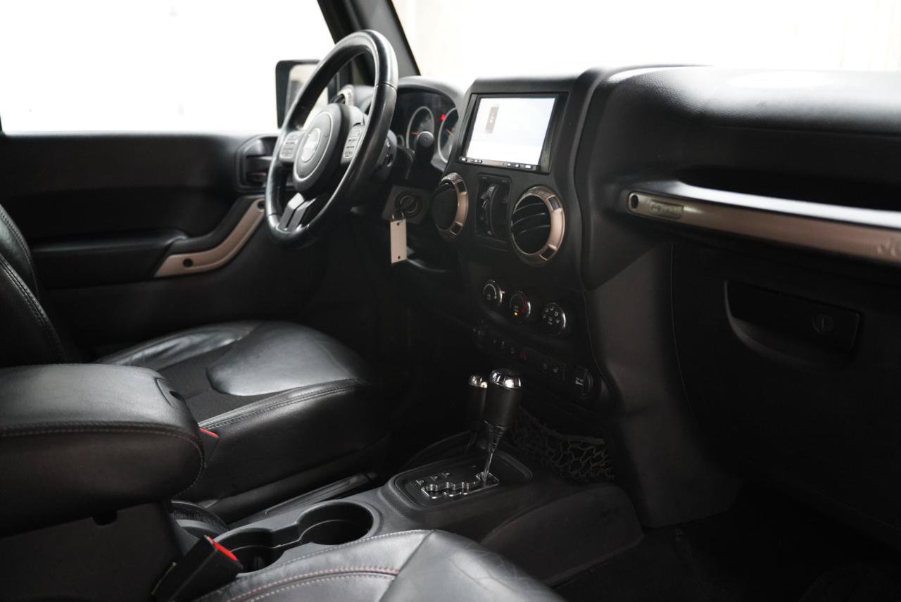 Used 2016 Jeep Wrangler Unlimited Sahara AWD/4WD image 16