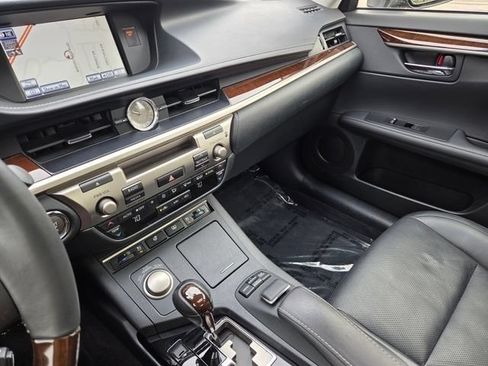 Used 2014 Lexus ES 350 w/ Luxury Package FWD image 34