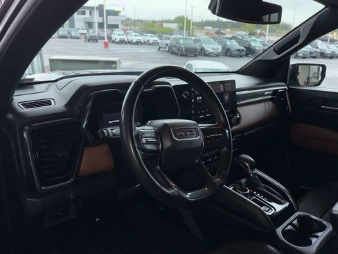 Used 2023 GMC Canyon AT4 w/ AT4 Premium Package AWD/4WD image 8