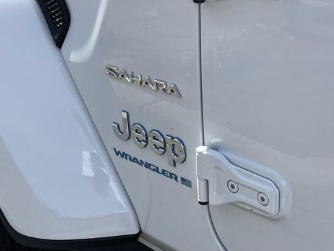 Used 2024 Jeep Wrangler Unlimited Sahara AWD/4WD image 9