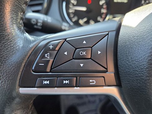 Used 2017 Nissan Rogue SL w/ SL Premium Package image 17