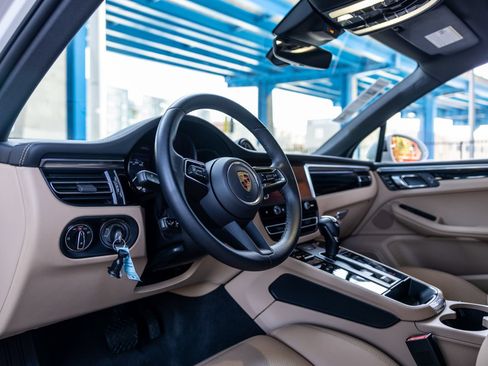 Used 2024 Porsche Macan AWD/4WD image 4