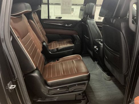 Used 2023 GMC Yukon XL Denali Ultimate image 8