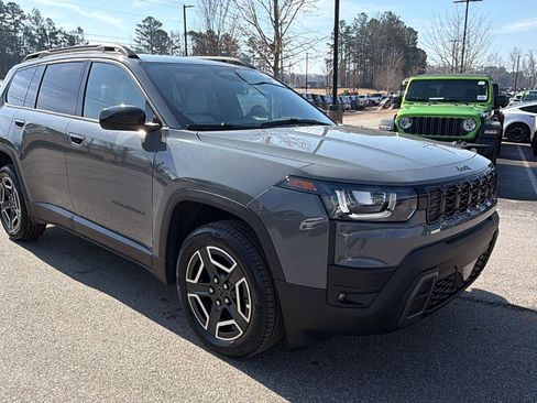 Used 2026 Jeep Cherokee Laredo AWD/4WD image 5