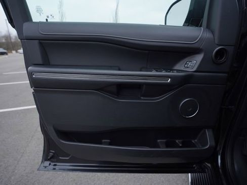 Used 2023 Ford Expedition XLT image 13