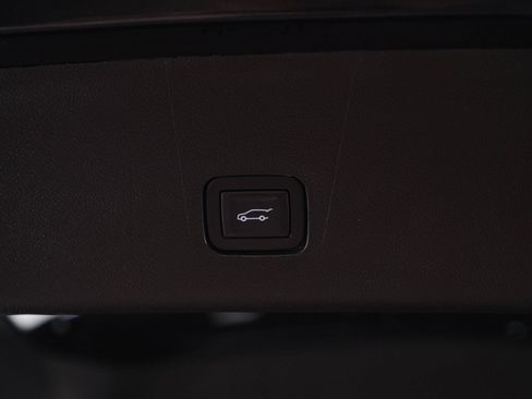 Used 2018 Chevrolet Traverse Premier AWD/4WD image 18