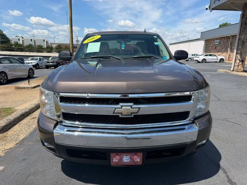 Used 2007 Chevrolet Silverado 1500 LT w/ 1LT Convenience Package RWD image 2