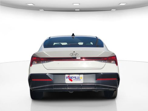 New 2025 Hyundai Elantra SEL image 7