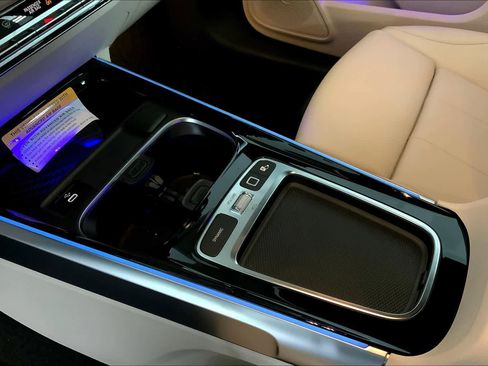 New 2025 Mercedes-Benz GLB 250 4MATIC image 11