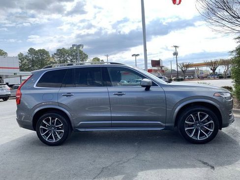 Used 2018 Volvo XC90 T6 Momentum w/ Convenience Package image 9