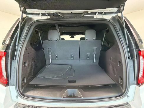 Used 2023 GMC Yukon XL SLE RWD image 28