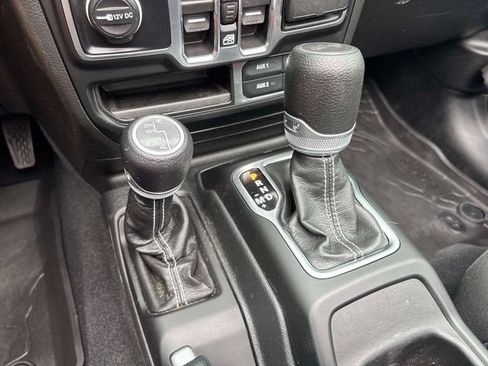 Used 2023 Jeep Wrangler Unlimited Sahara w/ Cold Weather Group AWD/4WD image 30