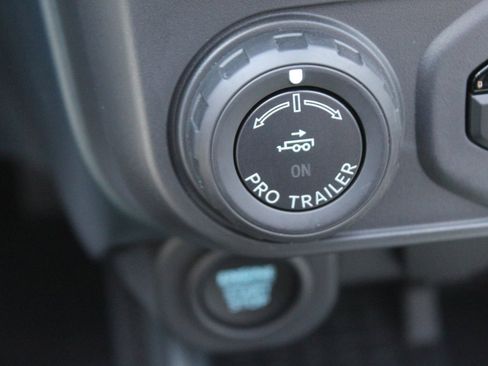 Used 2025 Ford Maverick Tremor AWD/4WD image 36