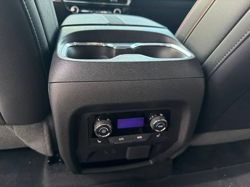 Used 2026 Chevrolet Traverse RS FWD image 8
