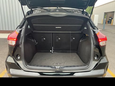 Used 2023 Nissan Kicks SR w/ SR Premium Package FWD image 11