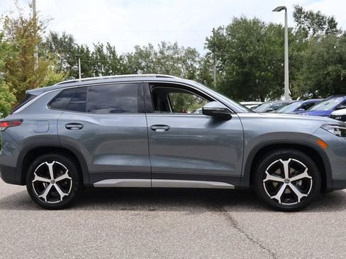 Certified 2025 Volkswagen Tiguan SE FWD image 9