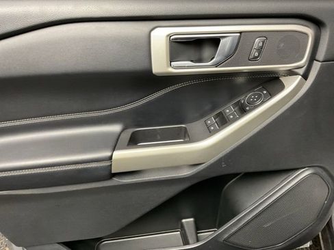 Used 2022 Ford Explorer XLT w/ Equipment Group 202A image 10