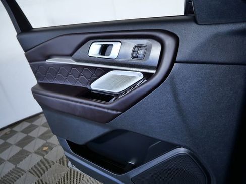 Certified 2025 Ford Explorer Platinum w/ LUX Leather Package image 30