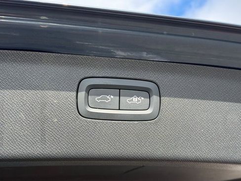 Certified 2024 Volvo XC90 B6 Ultimate w/ Protection Package Premier image 19