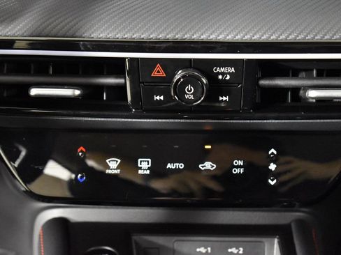 Used 2025 Nissan Kicks SR image 39