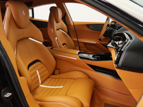 Used 2025 Ferrari Purosangue AWD/4WD image 25