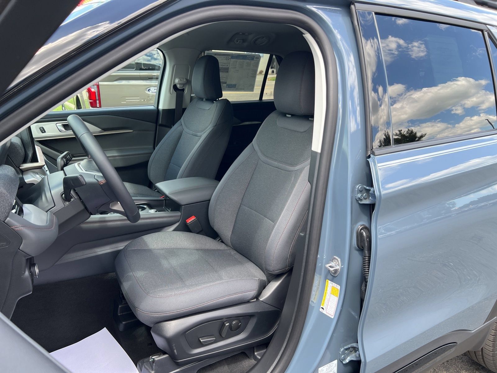 New 2026 Ford Explorer Active AWD/4WD image 2