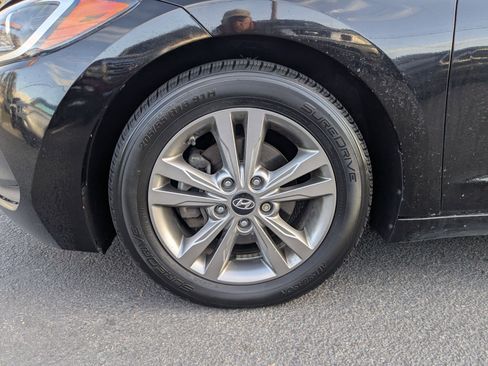 Used 2017 Hyundai Elantra SE image 32