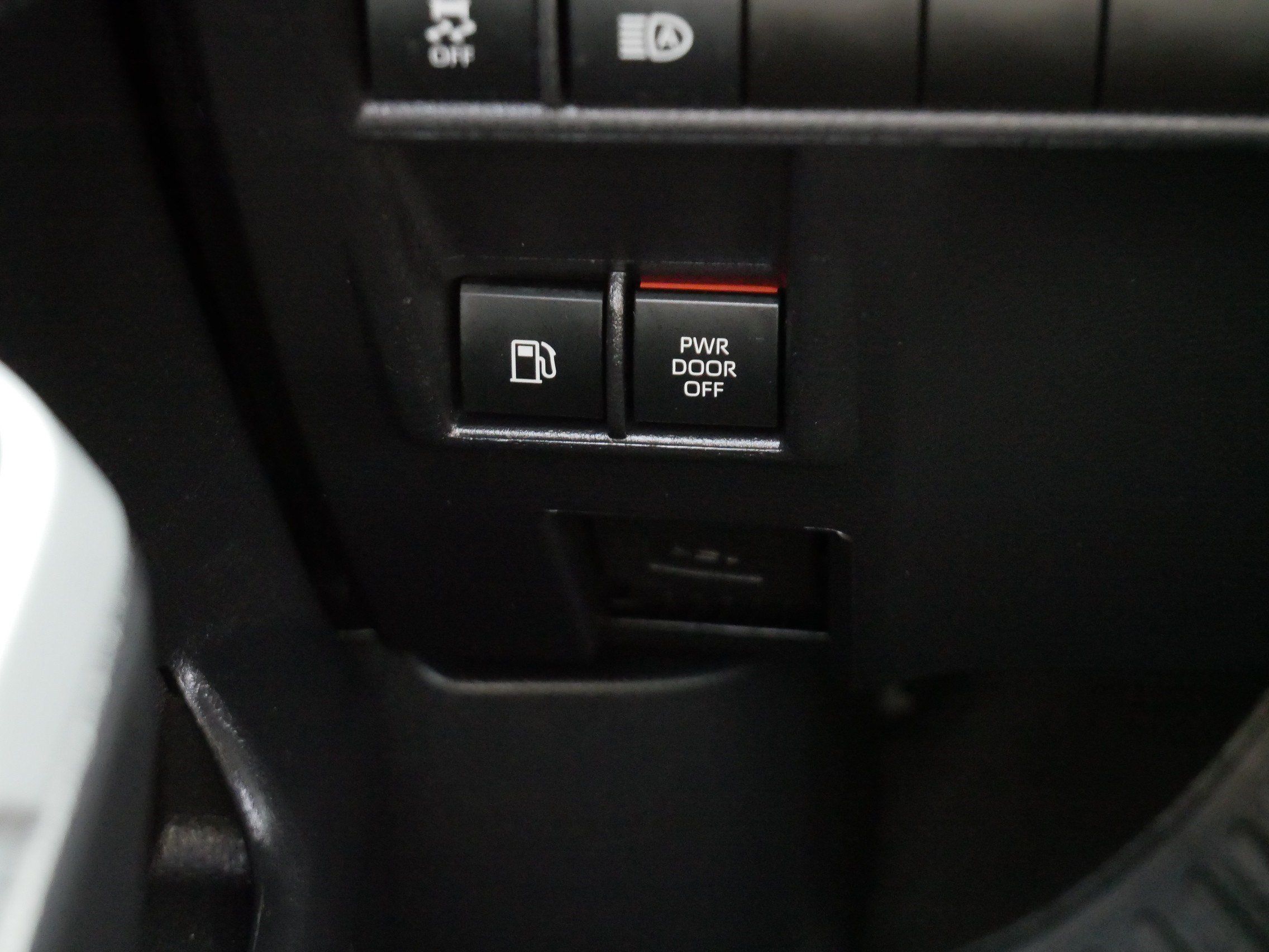 Certified 2026 Toyota Sienna XSE FWD image 28